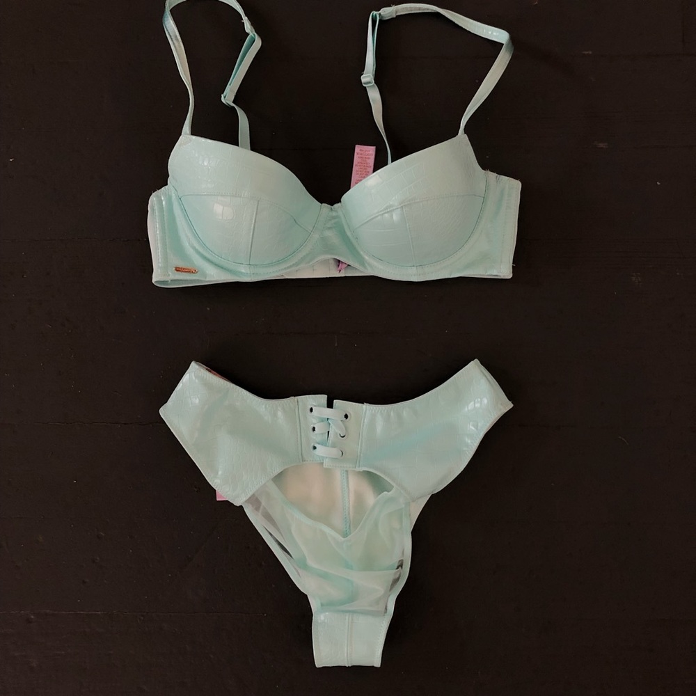 Savage X Fenty Mint Green Bra and Panty Set